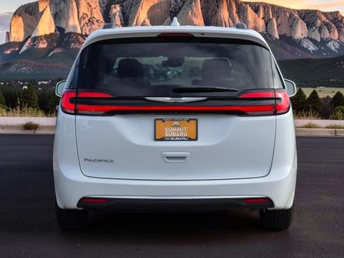 Used 2022 Chrysler Pacifica Touring-L FWD image 6
