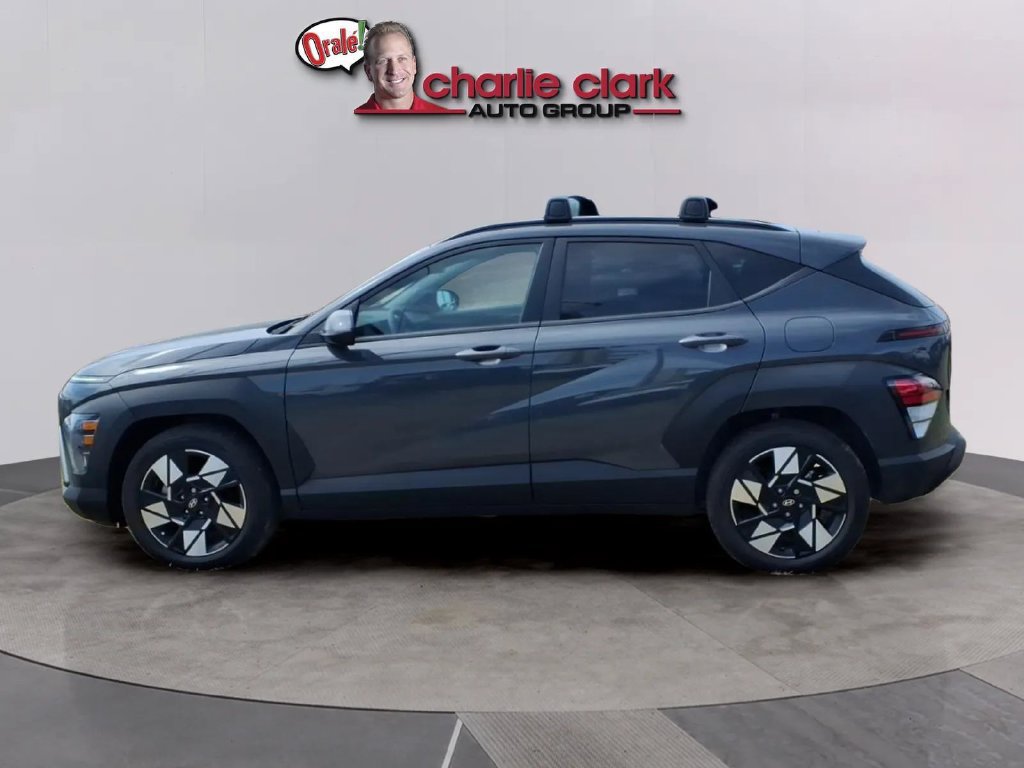 Used 2024 Hyundai Kona SEL w/ Convenience Package FWD image 2