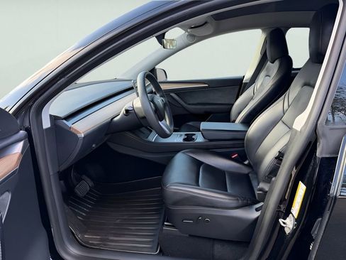 Used 2023 Tesla Model Y Long Range image 15