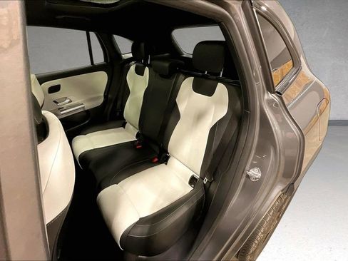 Used 2021 Mercedes-Benz GLA 250 4MATIC image 22