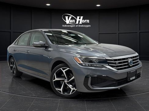 Used 2020 Volkswagen Passat 2.0T R-Line image 1