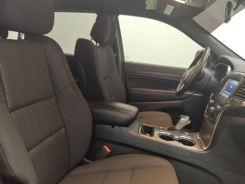 Used 2021 Jeep Grand Cherokee Laredo image 21