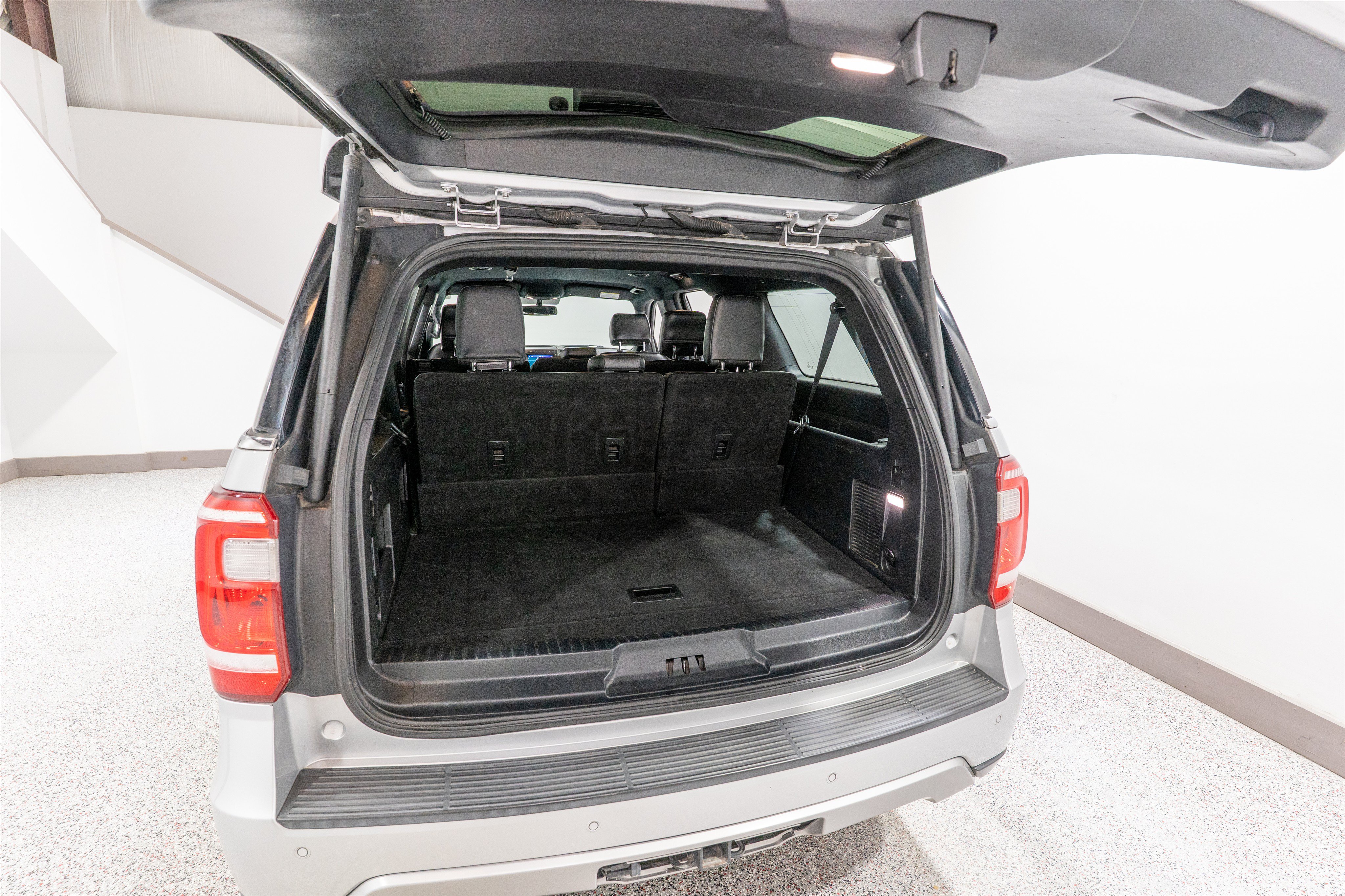 Used 2018 Ford Expedition Max XLT w/ Equipment Group 202A RWD image 31