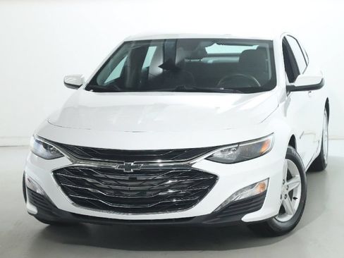 Used 2023 Chevrolet Malibu LT w/ Driver Confidence Package FWD image 2