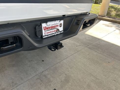 Used 2024 Jeep Gladiator Willys image 32