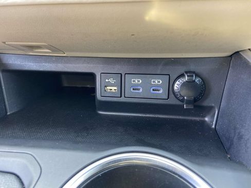 Used 2022 Toyota Highlander XLE FWD image 26