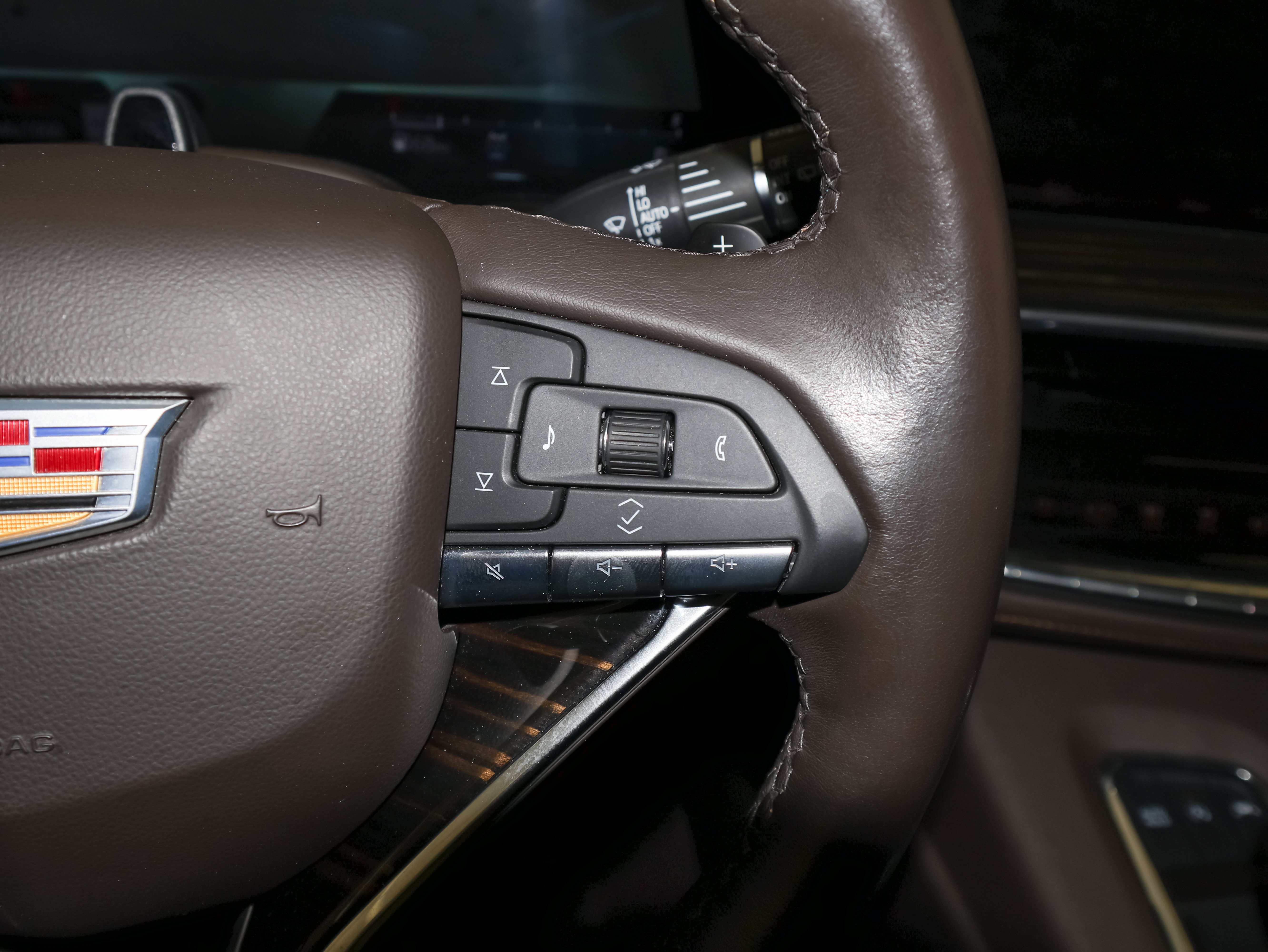 Used 2024 Cadillac Escalade Premium Luxury w/ Performance Package AWD/4WD image 47