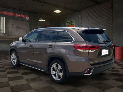 Used 2018 Toyota Highlander Limited FWD image 5