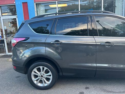 Used 2018 Ford Escape SE image 11
