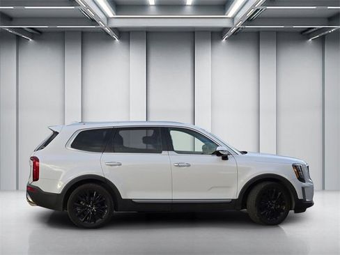 Used 2022 Kia Telluride SX w/ SX Prestige Package image 3