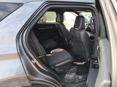 Certified 2025 Ford Explorer ST-Line image 18