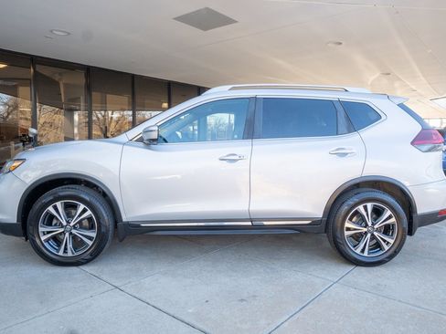 Used 2018 Nissan Rogue SL w/ Premium Package image 4