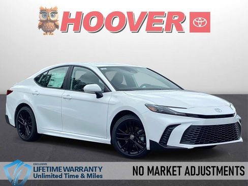 New 2026 Toyota Camry SE FWD image 1