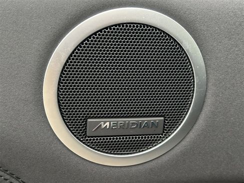 Used 2024 Land Rover Discovery S image 29