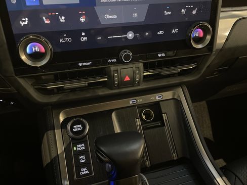 Used 2024 Lexus GX 550 image 31