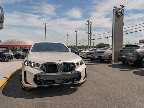 Used 2024 BMW X6 M60i AWD/4WD image 11