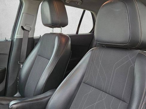 Used 2021 Chevrolet Trax LT image 17