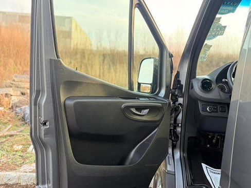 Used 2023 Mercedes-Benz Sprinter 2500 image 11
