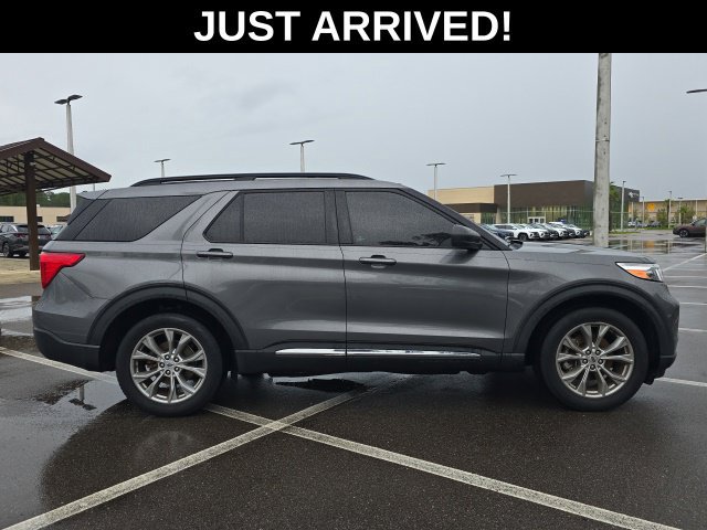 Used 2023 Ford Explorer XLT w/ Equipment Group 202A RWD image 3