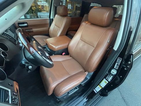 Used 2015 Toyota Sequoia Platinum image 19