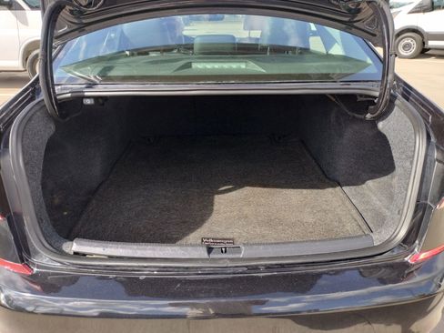 Used 2021 Volkswagen Passat 2.0T SE w/ Luggage Net & Mats Package image 8