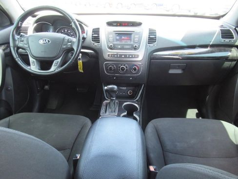 Used 2014 Kia Sorento LX AWD/4WD image 12