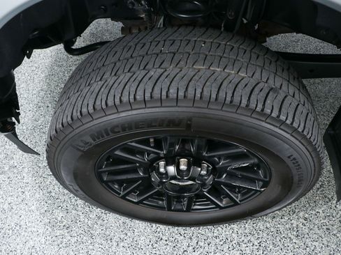 Used 2022 Ford F250 Lariat w/ Black Appearance Package image 11