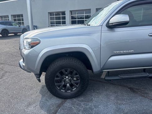 Used 2020 Toyota Tacoma SR5 AWD/4WD image 7
