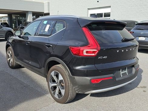 Used 2025 Volvo XC40 B5 Plus image 4