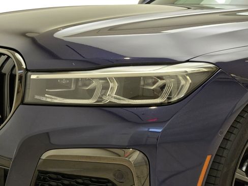 Used 2022 BMW 740i w/ M Sport Package image 5