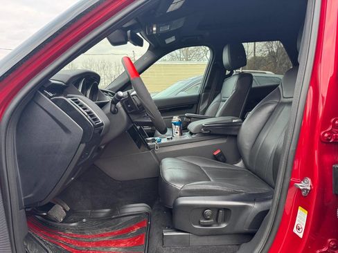 Used 2017 Land Rover Discovery SE image 22