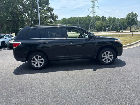 Used 2013 Toyota Highlander Plus AWD/4WD image 6