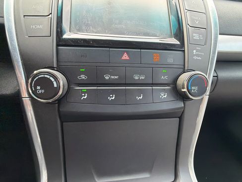 Used 2015 Toyota Camry SE w/ Moonroof Package FWD image 29