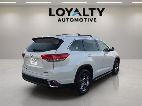 Used 2018 Toyota Highlander Limited Platinum image 5