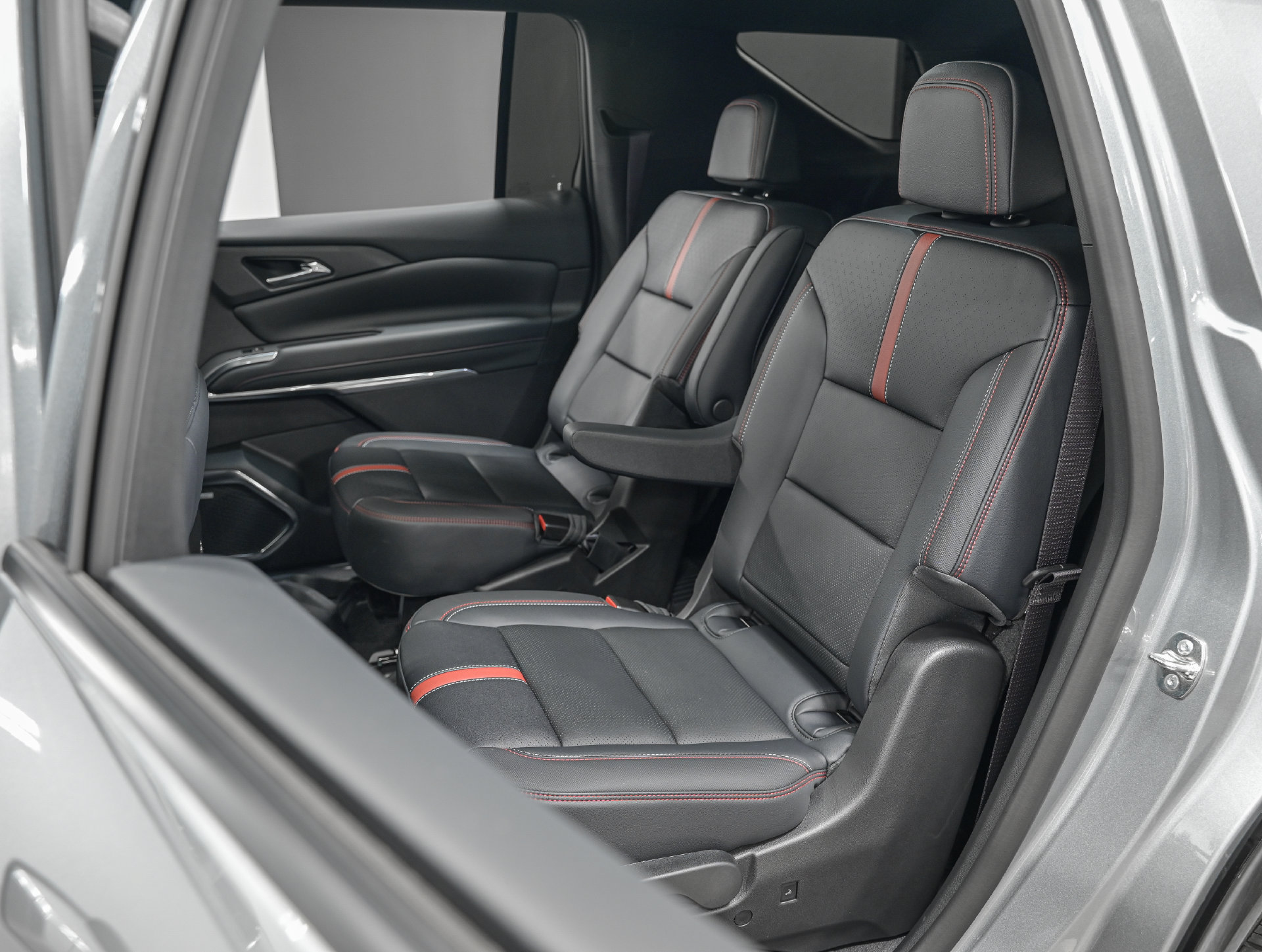 Used 2026 Chevrolet Traverse RS FWD image 28