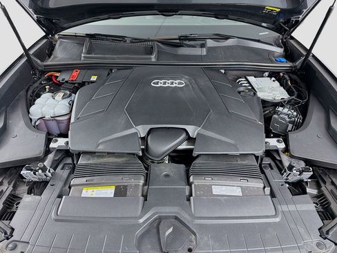 Used 2023 Audi Q8 Prestige image 33