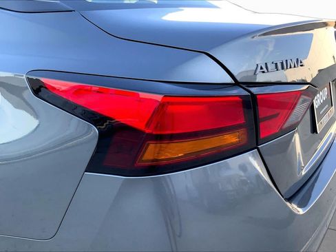 Used 2025 Nissan Altima 2.5 SV FWD image 29
