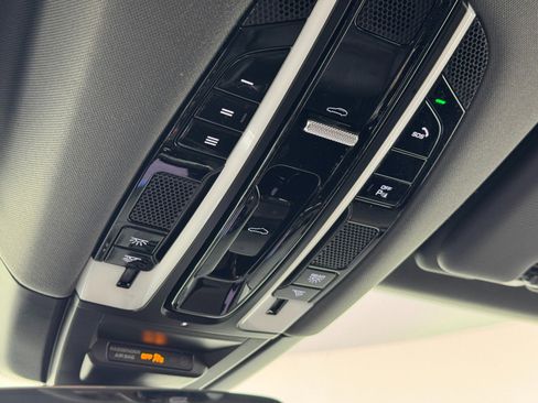 Used 2022 Porsche Cayenne Platinum Edition image 35