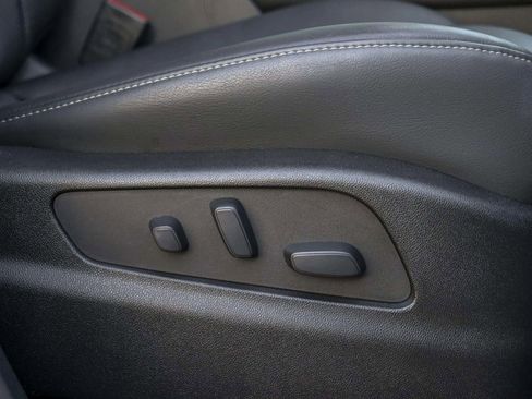 Used 2022 Cadillac XT4 Luxury w/ Cold Weather Package image 38