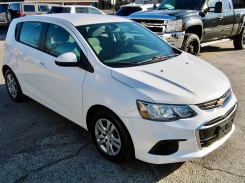 Used 2017 Chevrolet Sonic LT image 9