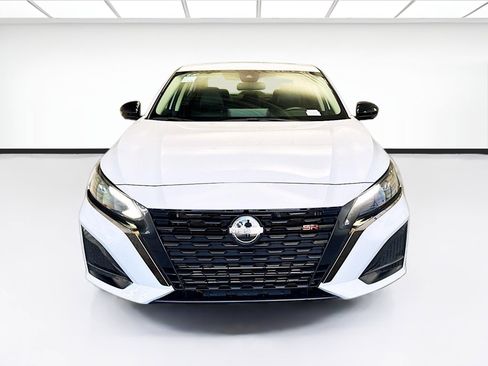 Used 2023 Nissan Altima 2.0 SR image 2