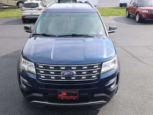 Used 2017 Ford Explorer XLT w/ Equipment Group 202A AWD/4WD image 4