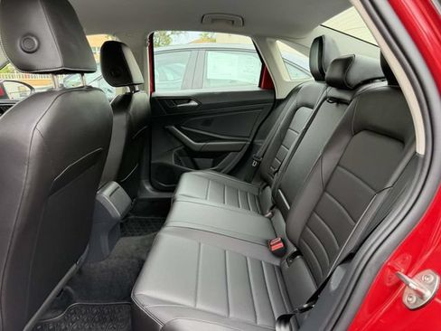 Certified 2023 Volkswagen Jetta SE FWD image 13