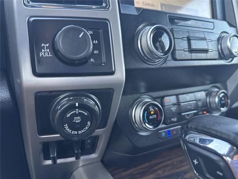 Used 2019 Ford F150 Lariat w/ Equipment Group 502A Luxury AWD/4WD image 26