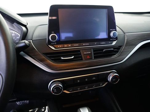 Used 2025 Nissan Altima 2.5 SV FWD image 11