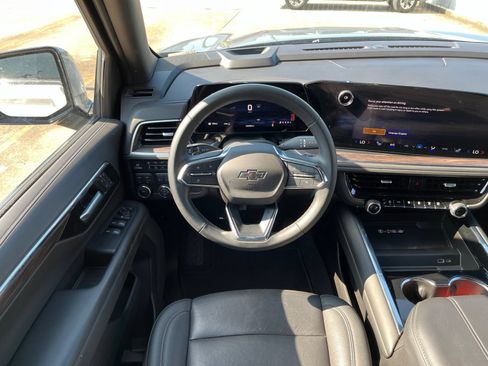 Used 2025 Chevrolet Suburban Z71 AWD/4WD image 11