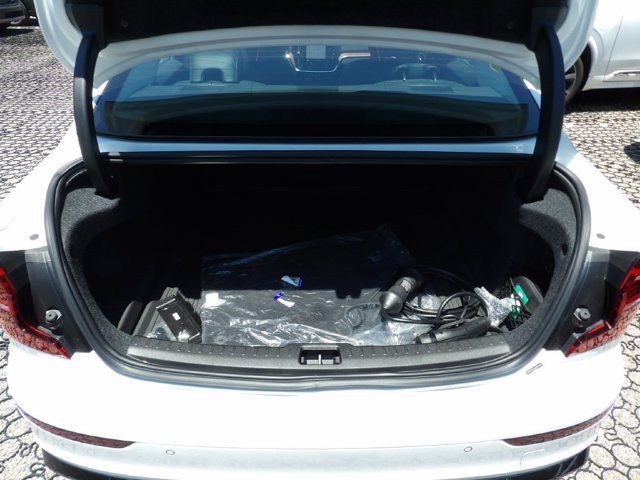 Certified 2025 Volvo S60 T8 Plus AWD/4WD image 27