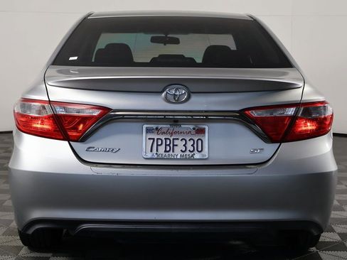 Used 2016 Toyota Camry SE image 5