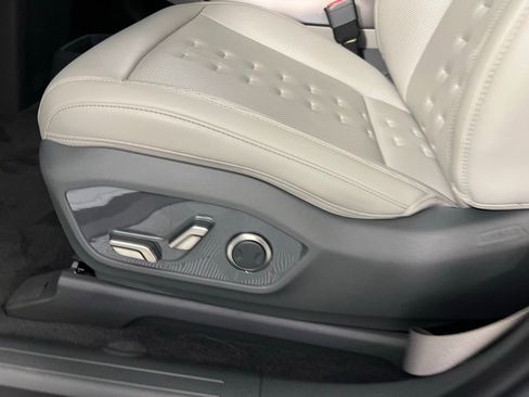 Used 2024 Kia EV9 Wind image 23