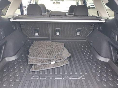 Used 2022 Subaru Outback Premium image 8